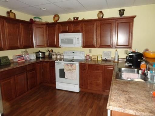 5th image of 40 Maplewood Dr