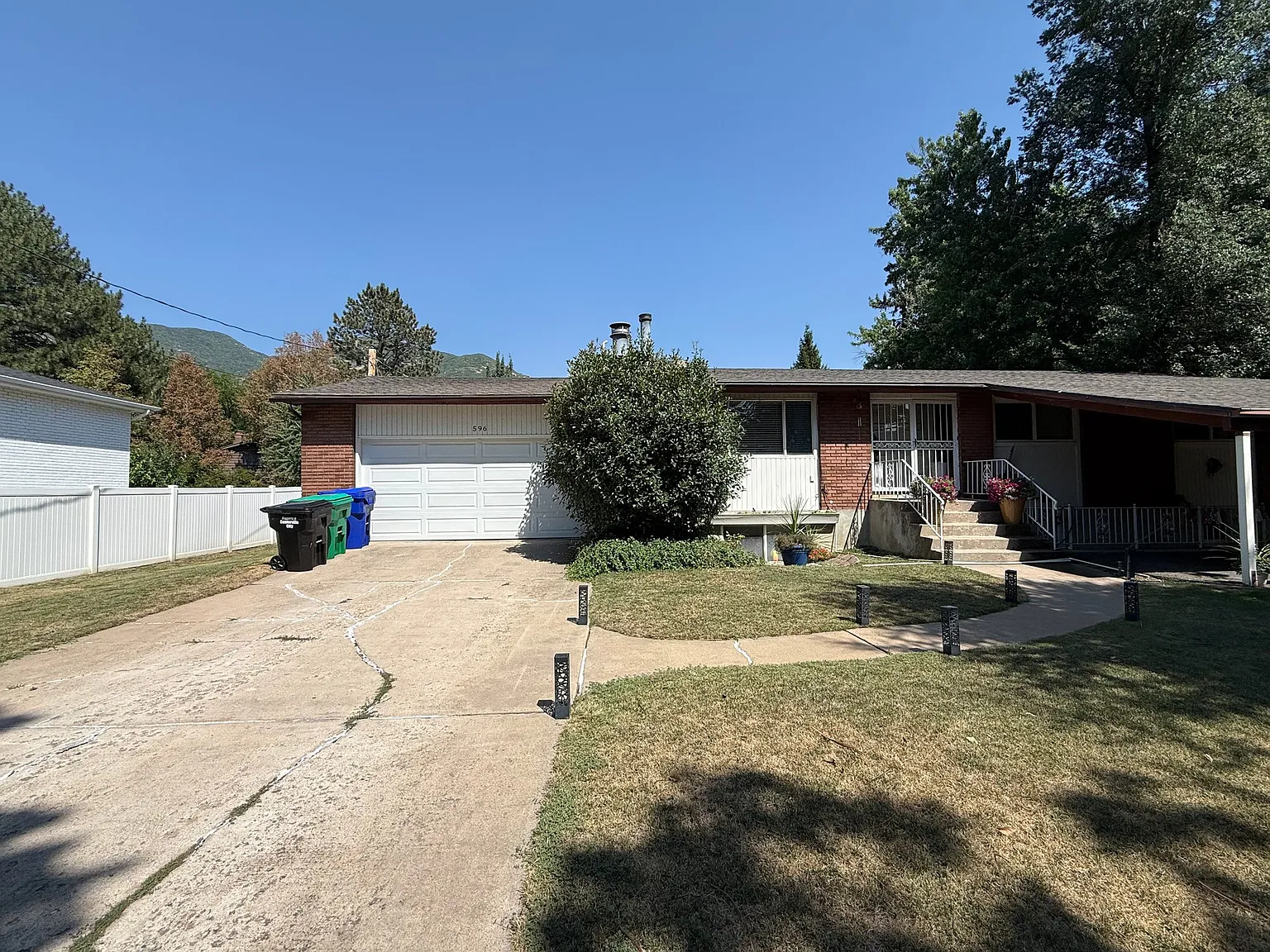 596 N Main St Apt A — Photo 1