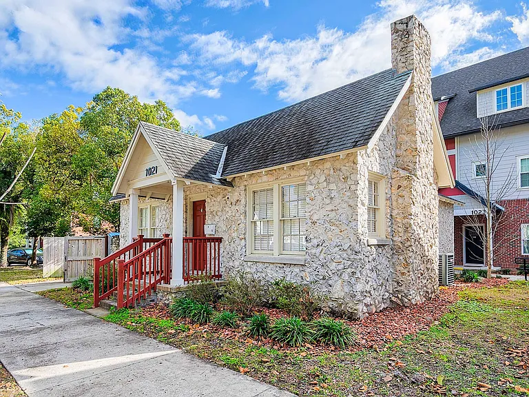 Lyons Corner - 11