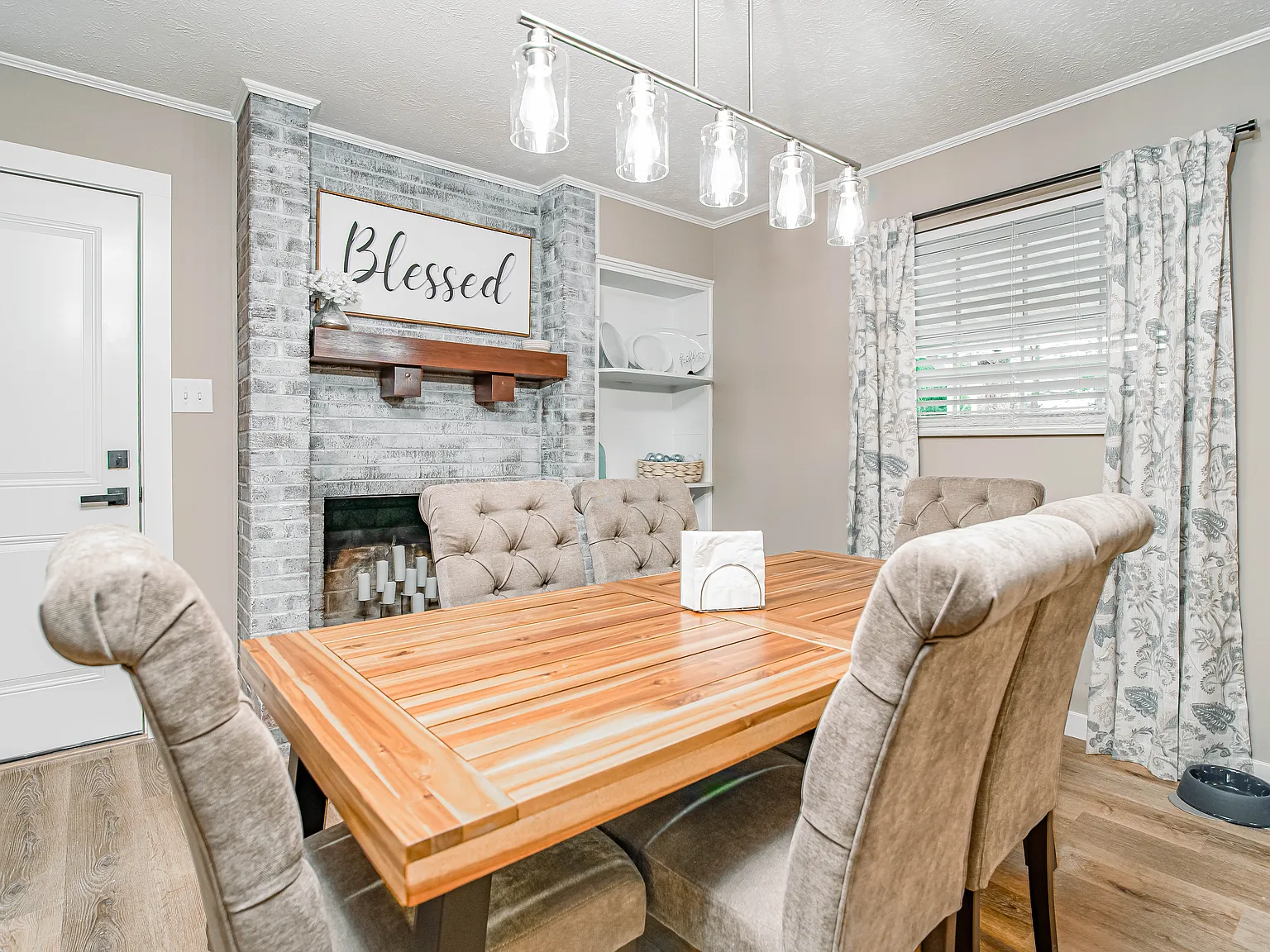 3 bed, 1.5 bath, 1248 sqft, $4,200 — Photo 3