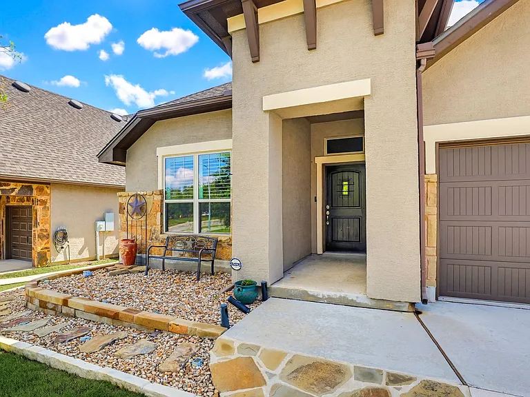 307 James Bonham Way — Photo 3
