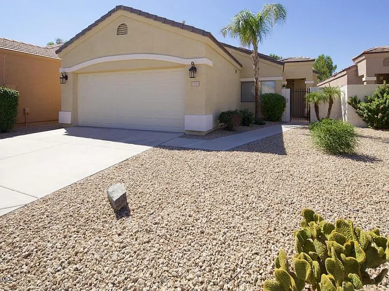 3247 E Maldonado Dr — Photo 1
