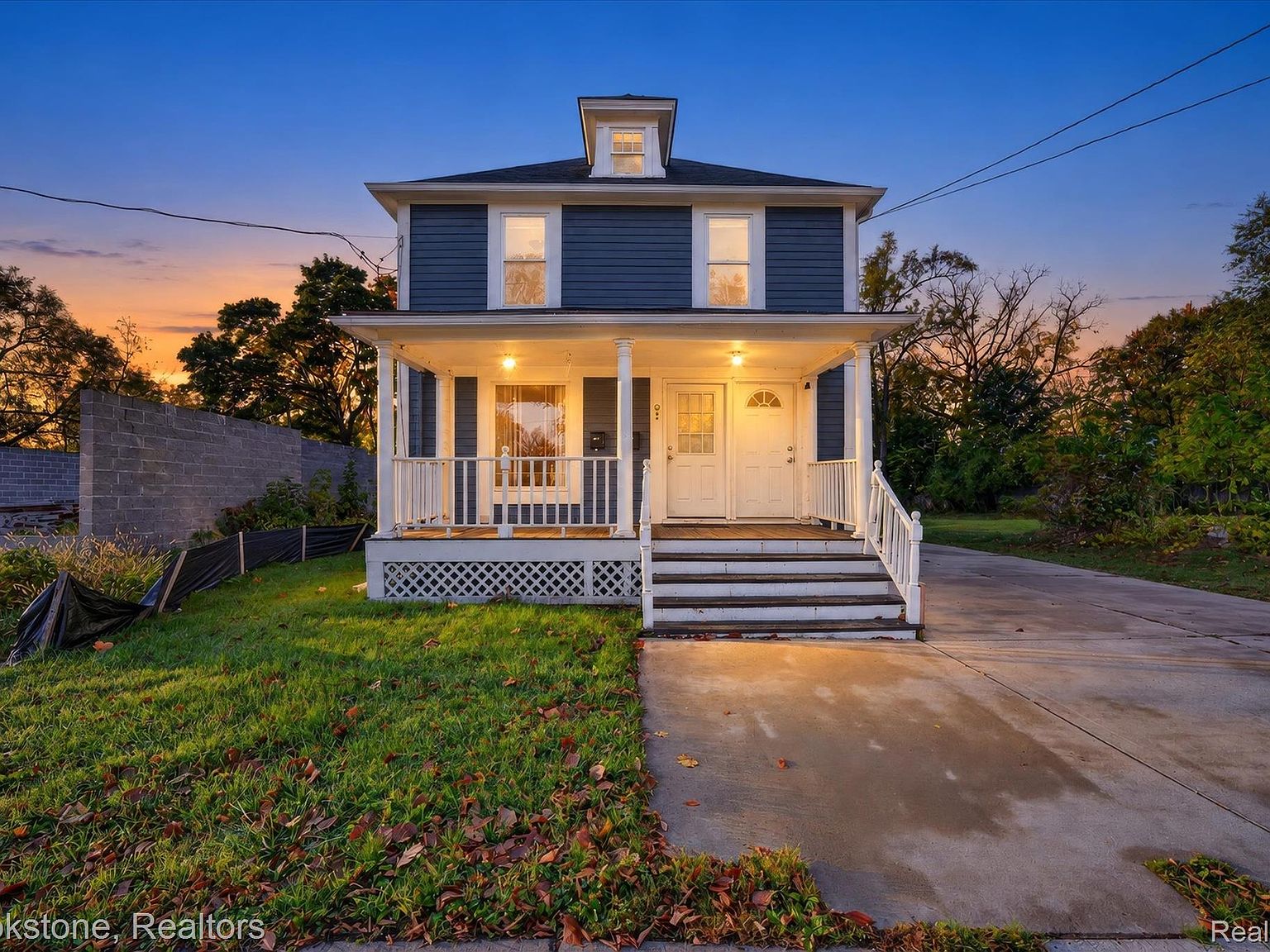 132 E Howard St, Pontiac, MI 48342