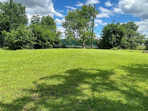 3rd image of 8700 Valley View Ln