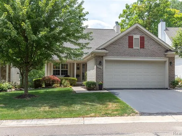 5348 Forest Ridge Dr #1, Clarkston, MI 48346