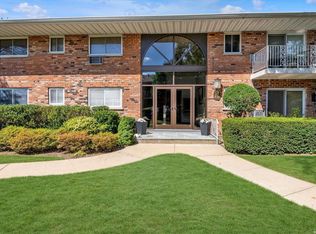 1 Toms Point Ln APT 4C, Pt Washington, NY 11050