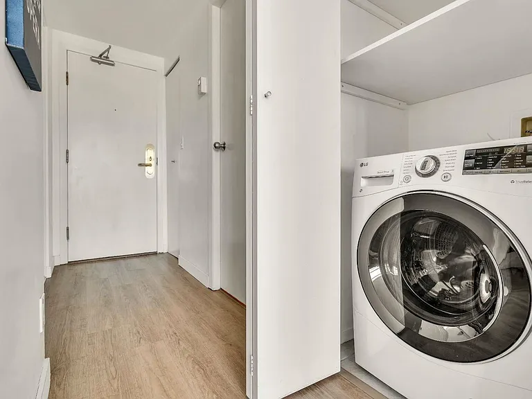 1889 Alberni St #702 — Photo 9