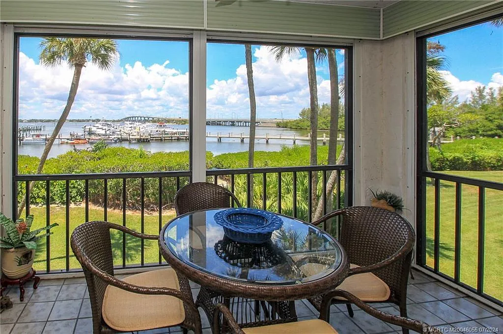 2 bed, 2.0 bath, 970 sqft, $2,500 — Photo 1