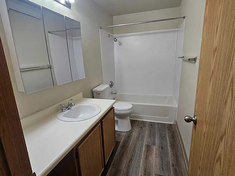The Lexington Apartments — Photo 23