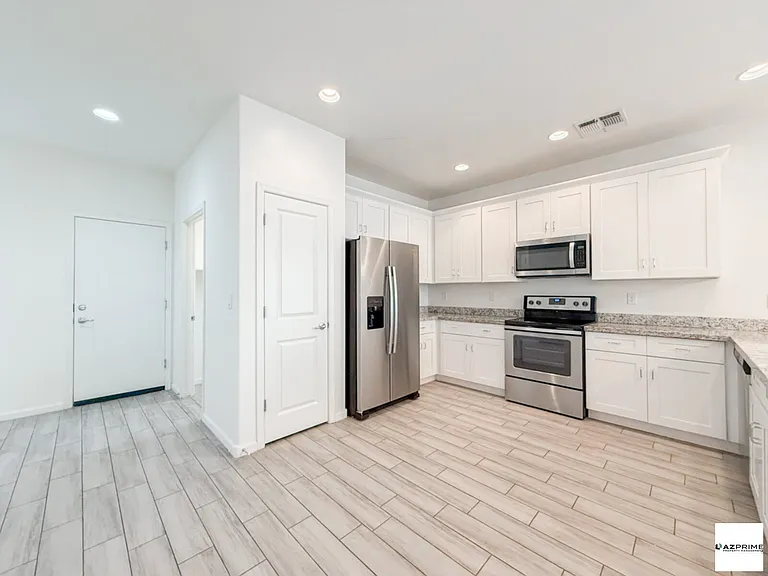 1741 W Pollack St — Photo 8