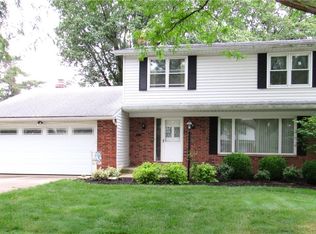 4805 Maple Hill Dr, Seven Hills, OH 44131