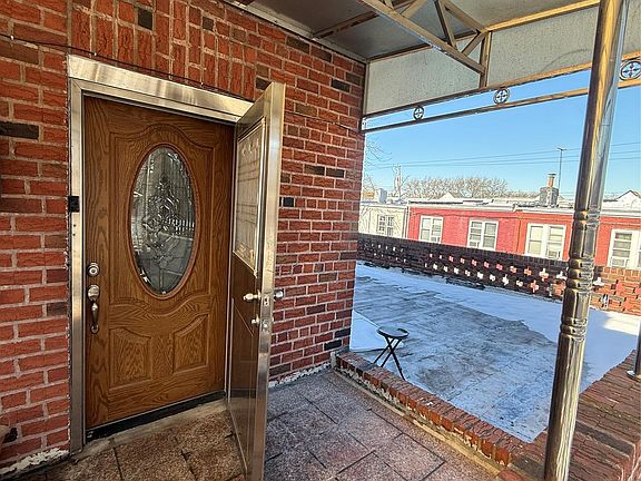 3rd image of 218 E 88th Street