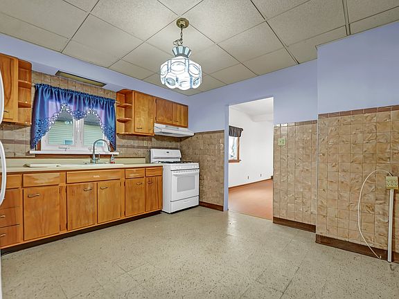 3rd image of 93 Fredro St #1