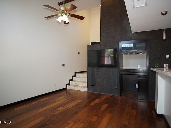 5th image of 18 Stratford Hall Cir