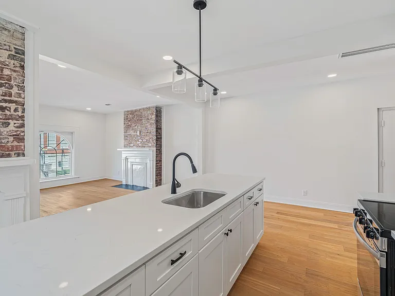 513 N Central St #4 — Photo 4