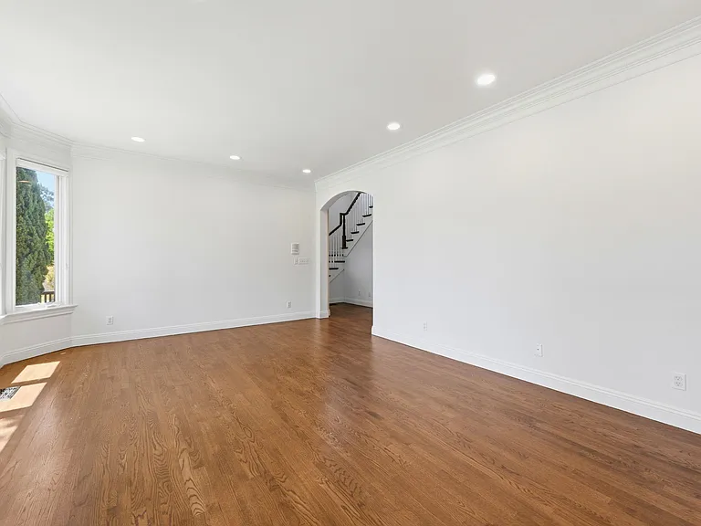 1506 Vancouver Ave — Photo 9