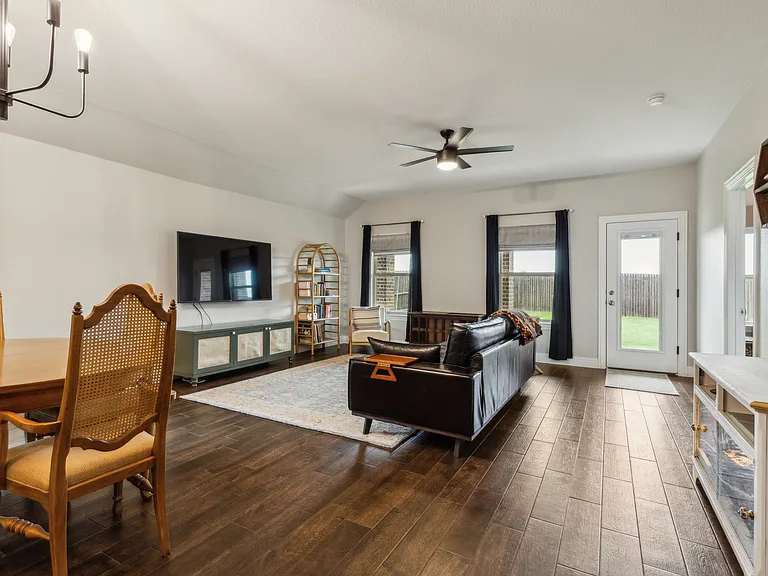 4018 Woodford Dr — Photo 10