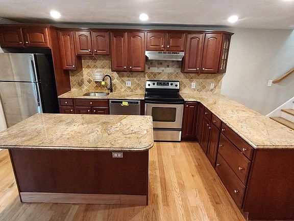 5th image of 131 Lake Dr