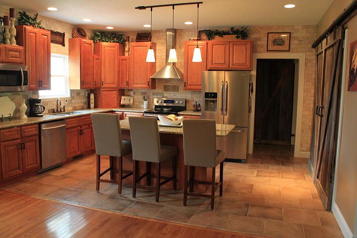 2nd image of 970 Hamilton Ln
