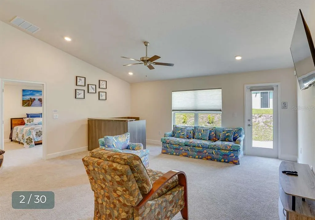 4 bed, 2.0 bath, 1930 sqft, $1,999 — Photo 2