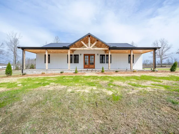 1030 Robbins Rd, Collinwood, TN 38450