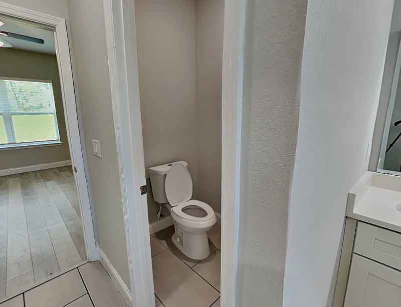 3 bed, 2.0 bath, 1985 sqft, $1,699 — Photo 2