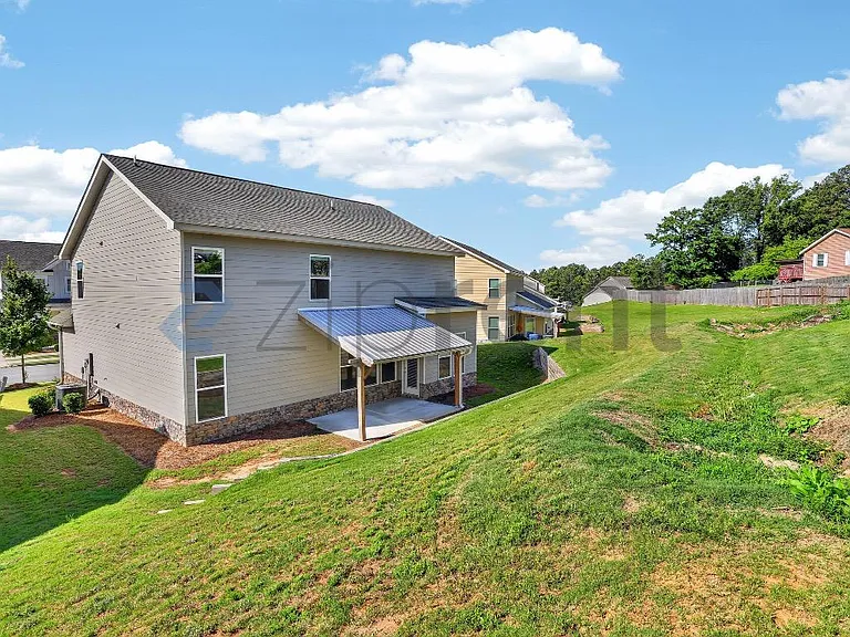 1360 NE Slaton Manor Dr — Photo 6