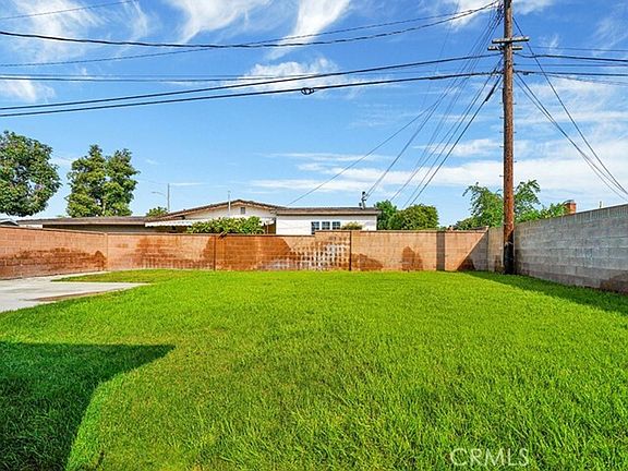 3rd image of 834 S Oakhaven Dr