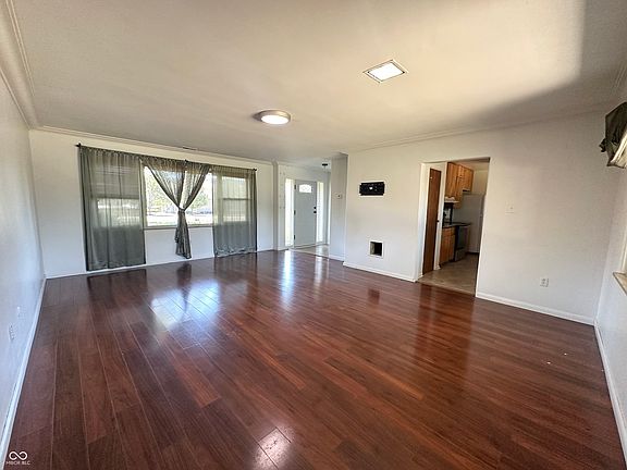3rd image of 850 E Banta Rd