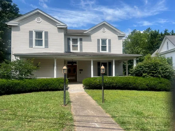 238 N Main St, Chatham, VA 24531