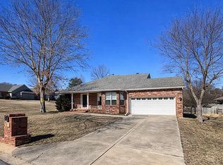 1 Zircon Dr, Maumelle, AR 72113