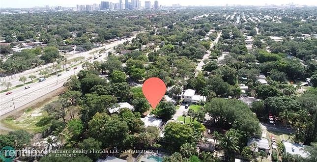 1st image of 1309 SW 18th Ave