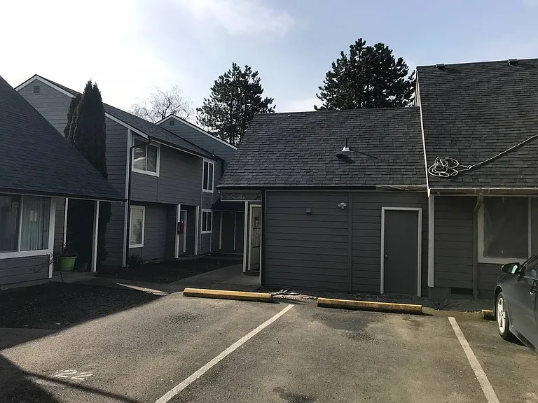 Cedar Terrace Apartments — Photo 9