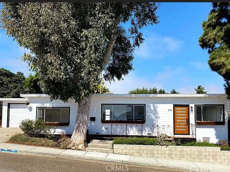 919 N Herrin St — Photo 1