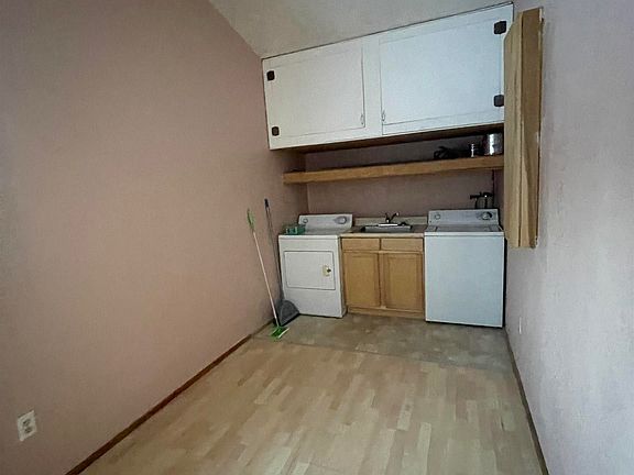 5th image of 837 Woodcrest Ct