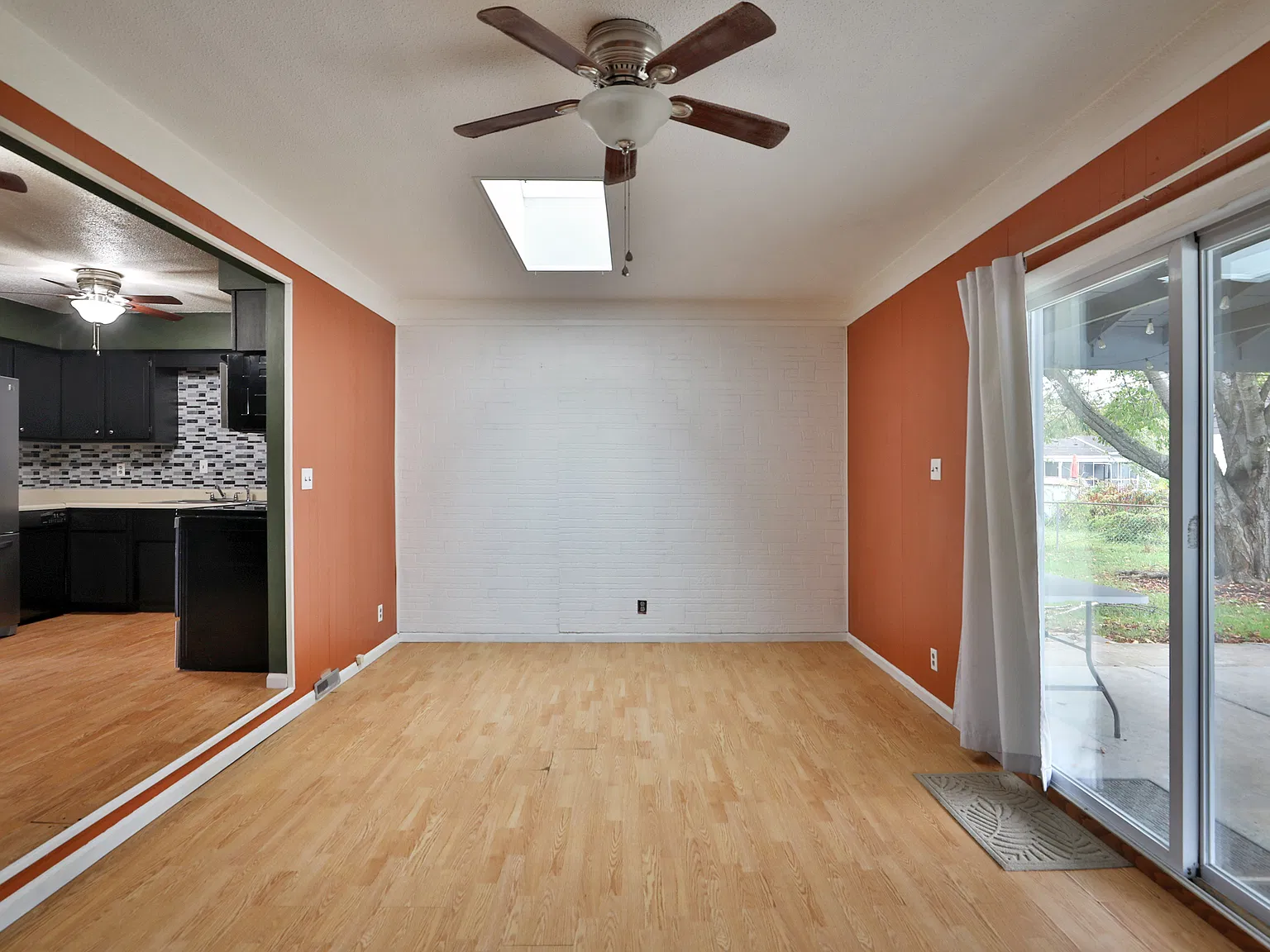 3 bed, 1239 sqft, $2,150 — Photo 3