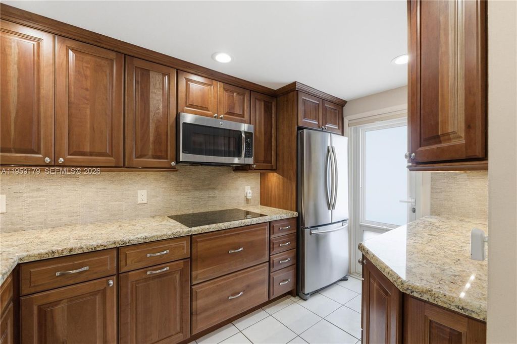 2350 NE 14th Street Cswy APT 507, photo 6