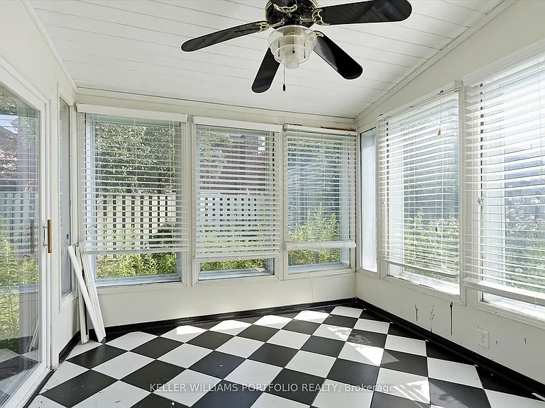 73 Jessica Gdns — Photo 45