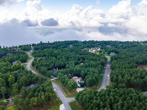 5th image of 365 Lookout View Dr