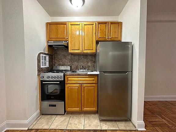 4th image of 16420 Highland Ave APT 3J