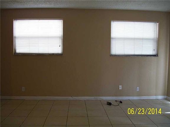 5th image of 10299 NW 33rd St