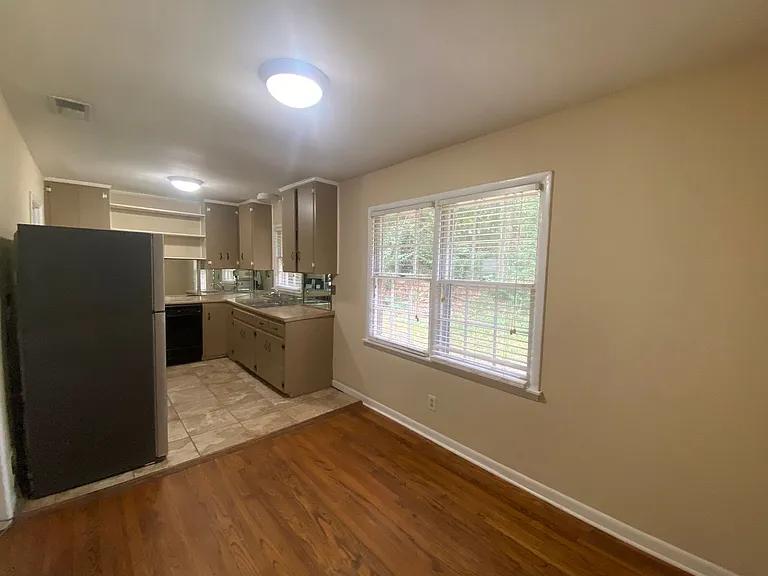 1004 E Magnolia Ave — Photo 9