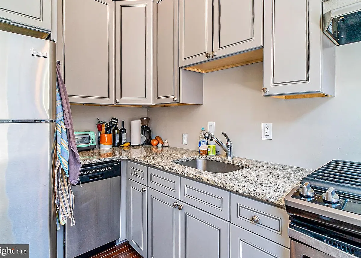 Building Photo - 715 Sansom St #2F