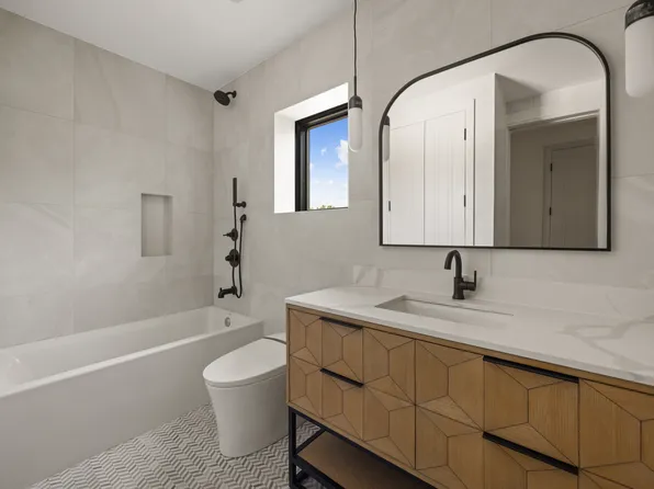 966 Bergen Street image 27 of 35