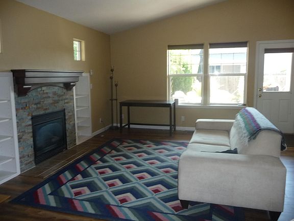 3rd image of 714 NE Sandstone Ct