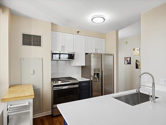 5th image of 1111 S Wabash Ave APT 2403