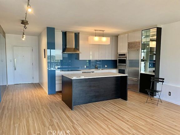 3rd image of 999 N Doheny Dr APT 912