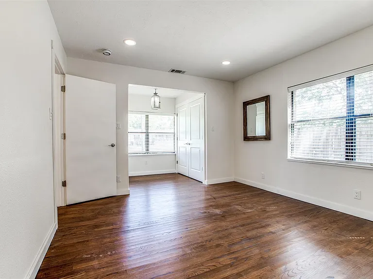235 Live Oak St — Photo 14