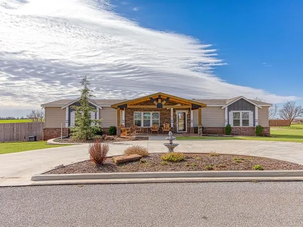 514 E 10th St, Leedey, OK 73654