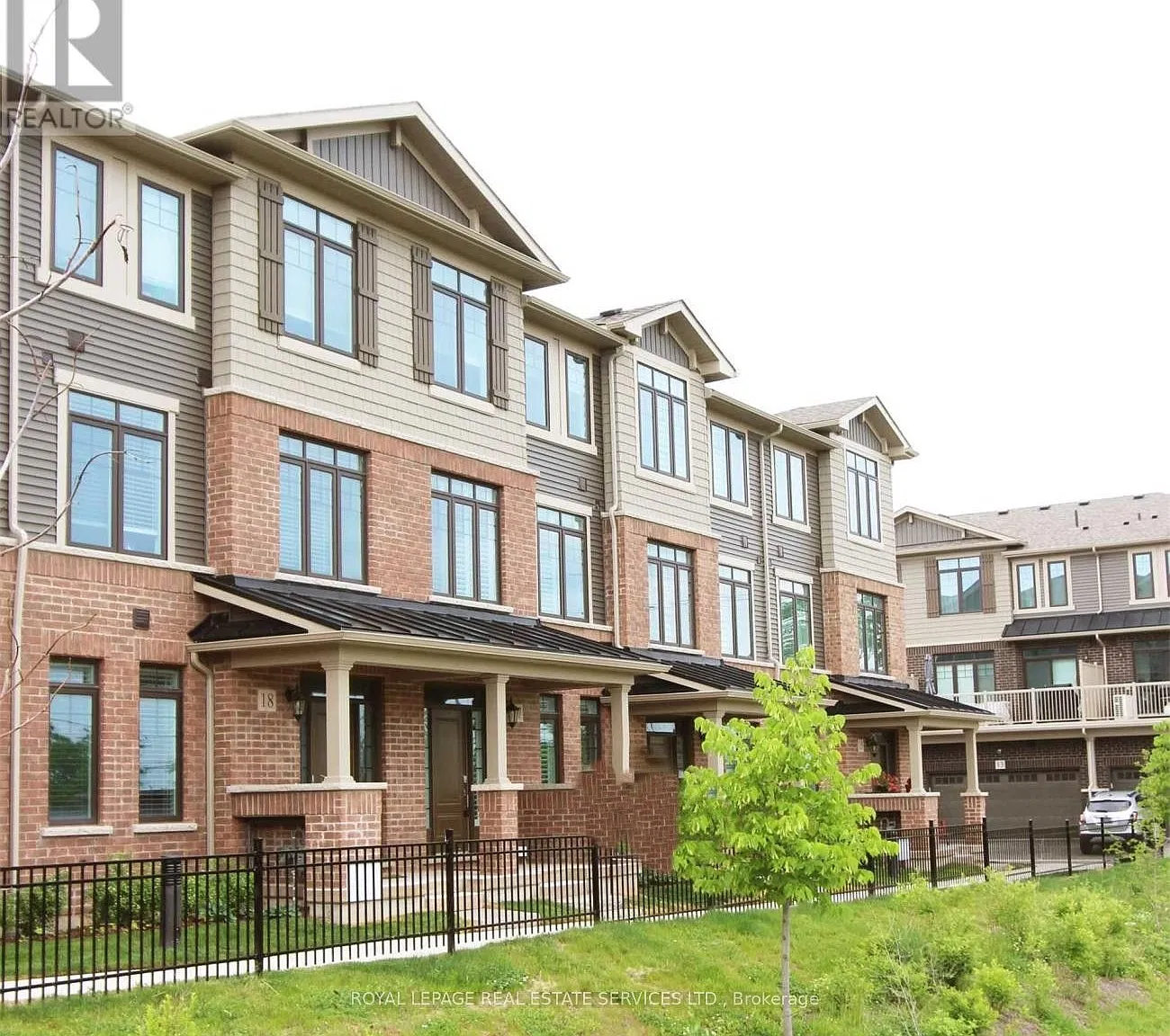 4 bed, $2,950 — Photo 1